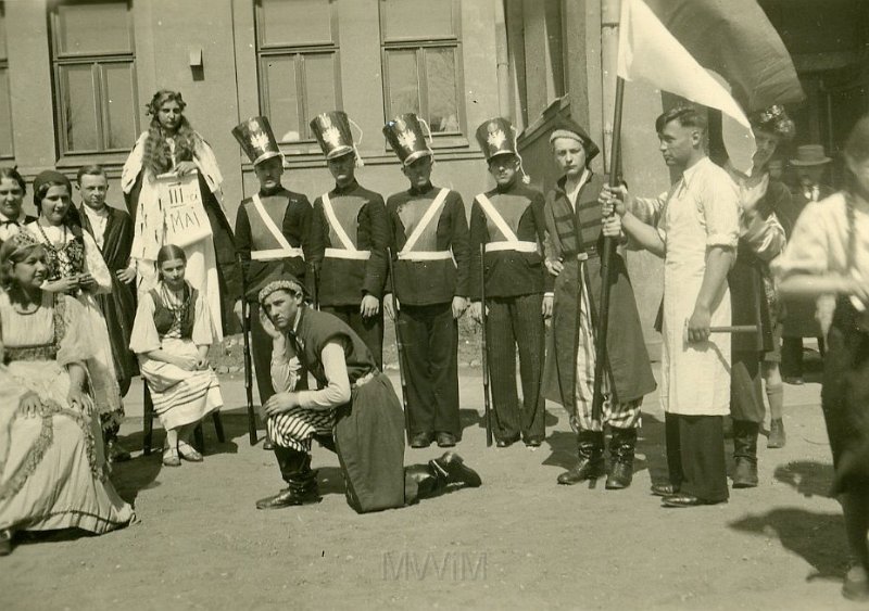 KKE 4111.jpg - Teatrzyk „żywy obraz” w gimnazjum, Kowno 3 V 1937 r.